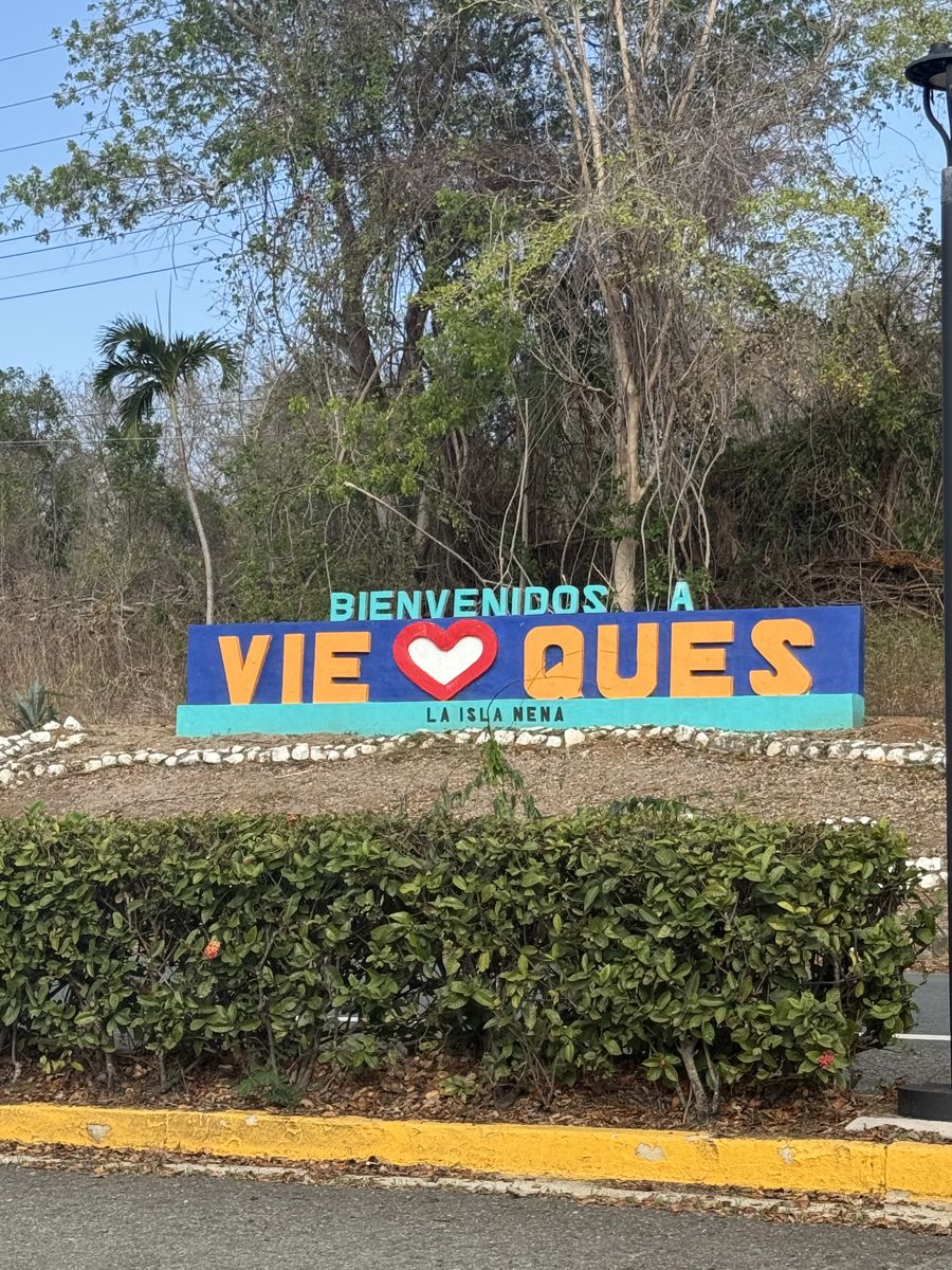Colorful Bienvenidos a Vieques sign